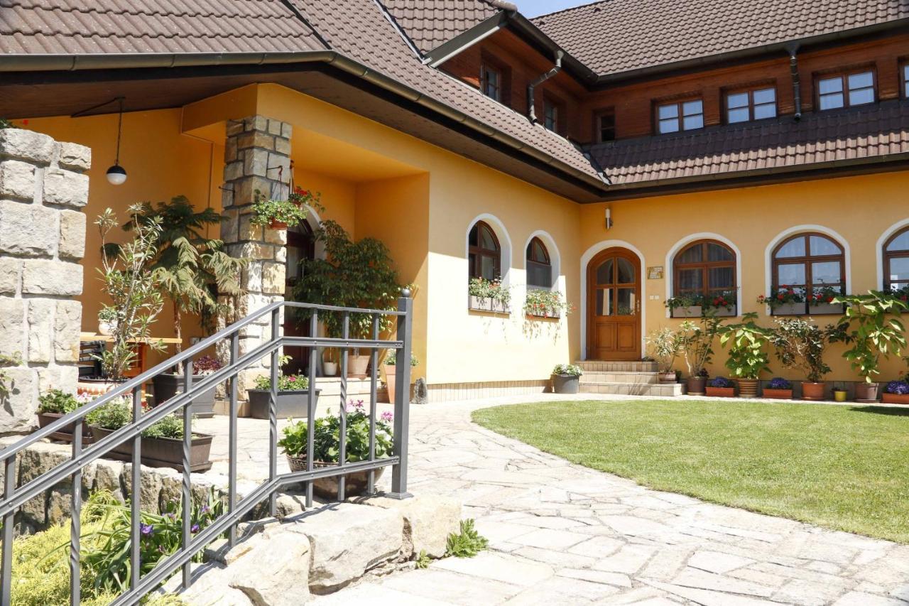 Apartman U Vagnera Dvůr Králové nad Labem Buitenkant foto